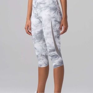 Lululemon pace perfect crop